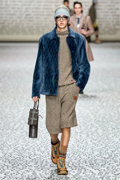 Look 19